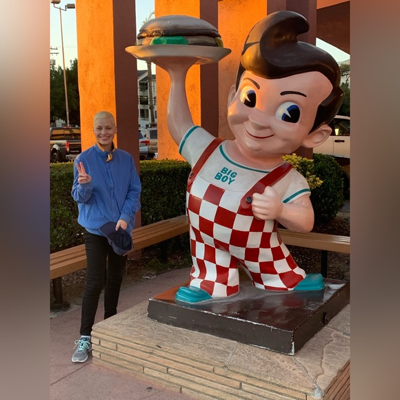 Meet your Posher, Emi - Picture 3 of 5